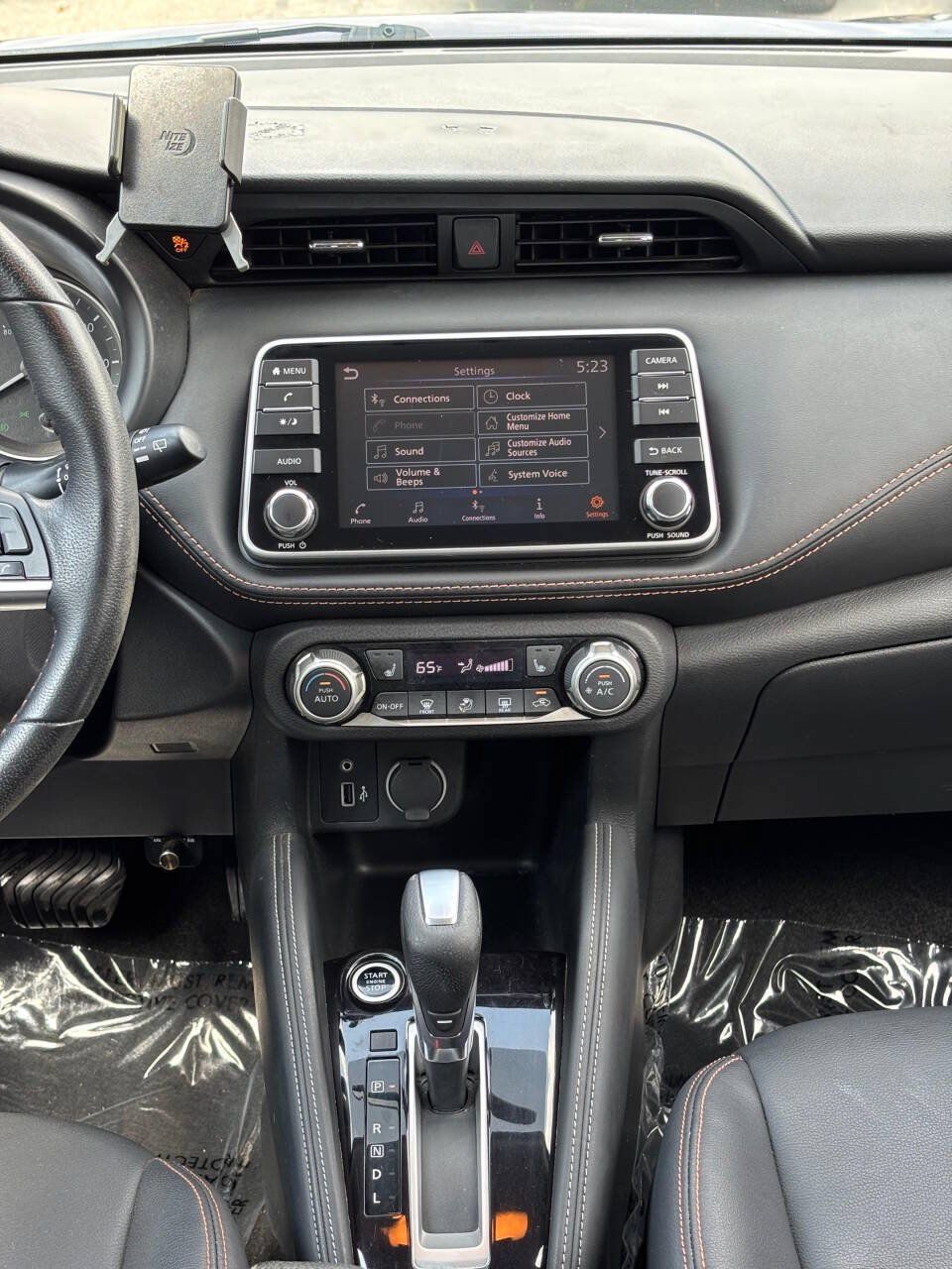 Used 2019 Nissan Kicks SR w/ SR Premium Package FWD image 22