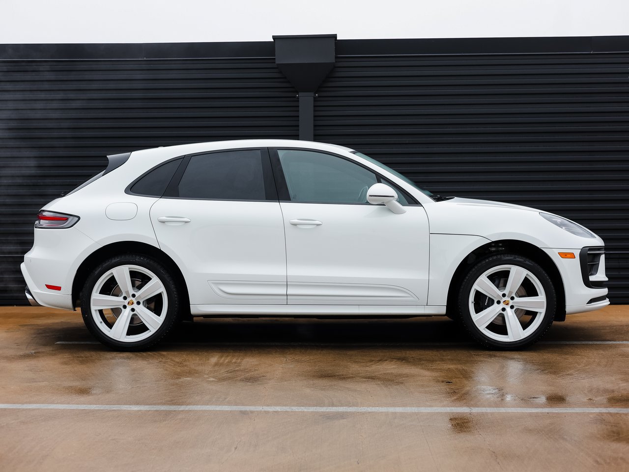 Certified 2026 Porsche Macan AWD/4WD image 8