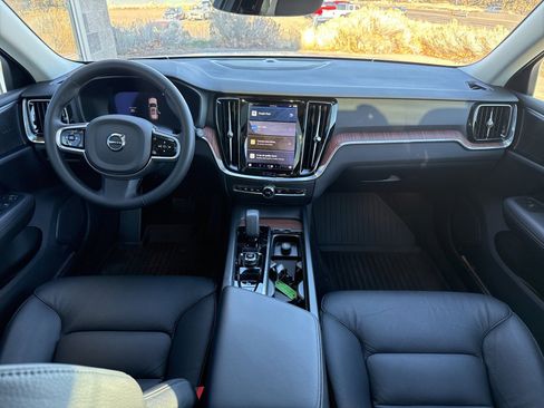 Used 2024 Volvo V60 B5 Cross Country Plus image 15