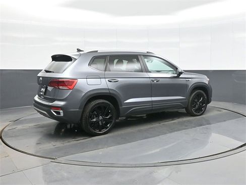 Used 2024 Volkswagen Taos SE image 7