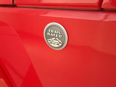 Used 2018 Jeep Wrangler Unlimited Sahara image 32