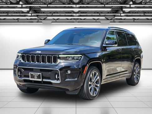 Used 2024 Jeep Grand Cherokee L Overland w/ Trailer Tow Package AWD/4WD image 3