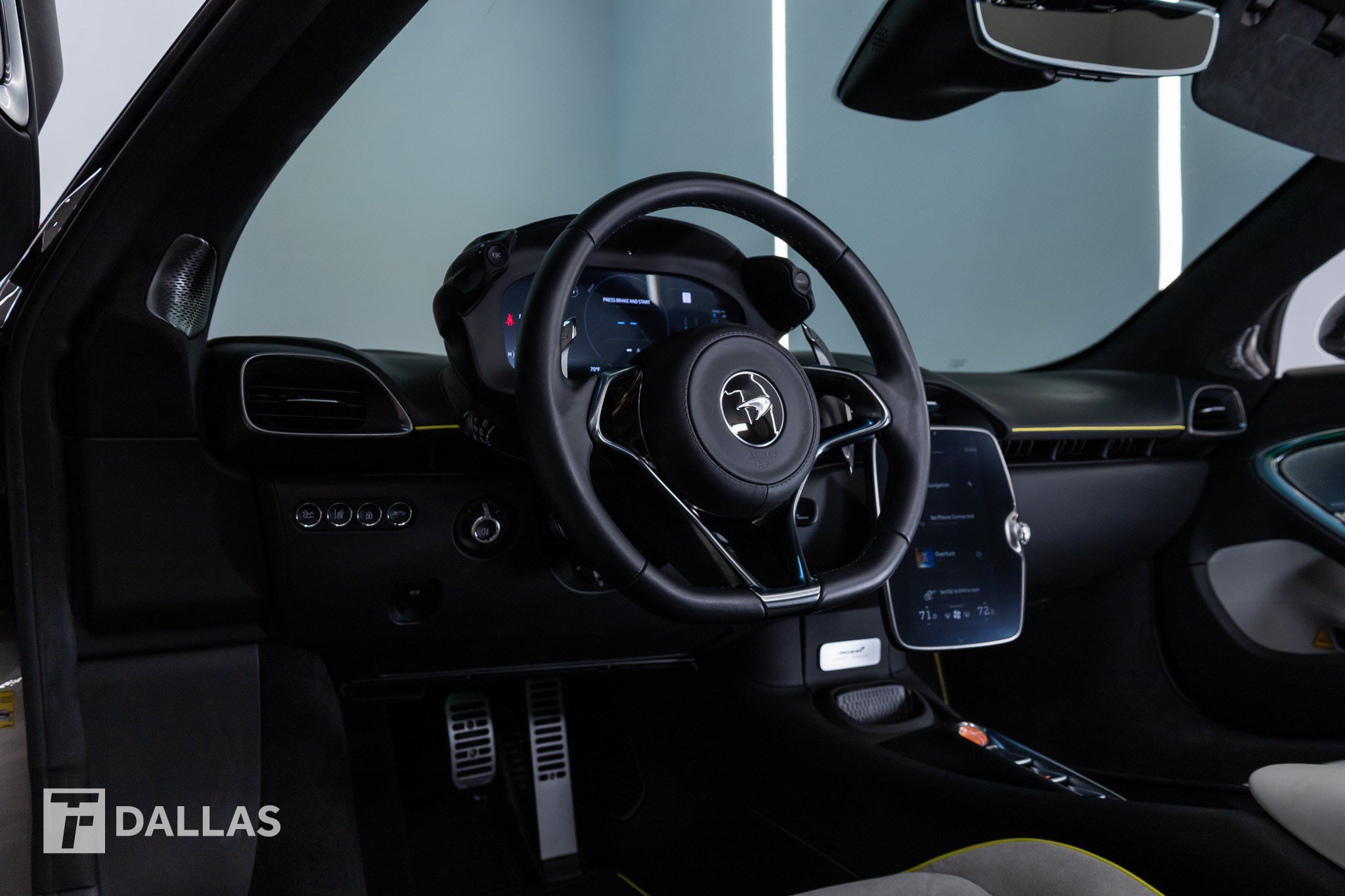 Used 2025 McLaren Artura Spider RWD image 23