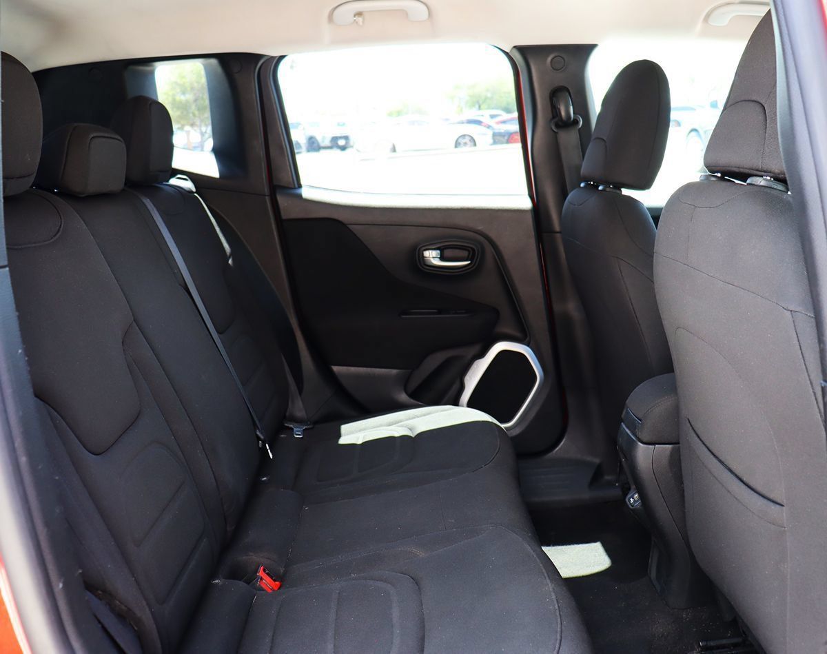 Used 2018 Jeep Renegade Latitude FWD image 27