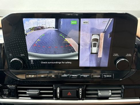 Certified 2025 Nissan Pathfinder Platinum AWD/4WD image 10