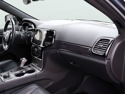 Used 2020 Jeep Grand Cherokee Overland AWD/4WD image 9