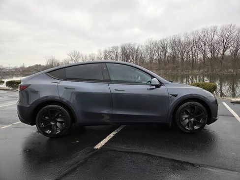 Used 2023 Tesla Model Y Long Range image 6