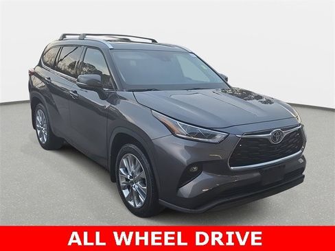 Used 2022 Toyota Highlander Limited image 3