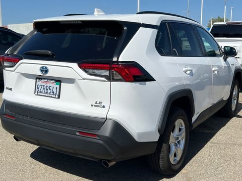 Used 2021 Toyota RAV4 LE AWD/4WD image 4