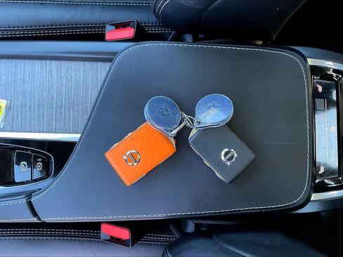 Used 2024 Volvo XC90 T8 Ultimate image 14