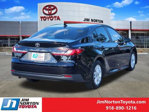 Used 2025 Toyota Camry LE w/ Convenience Package FWD image 6