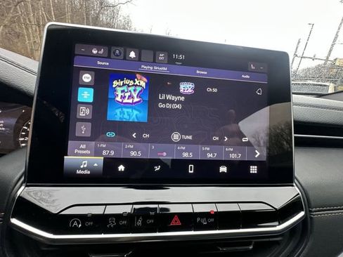 Used 2023 Jeep Compass Limited image 21