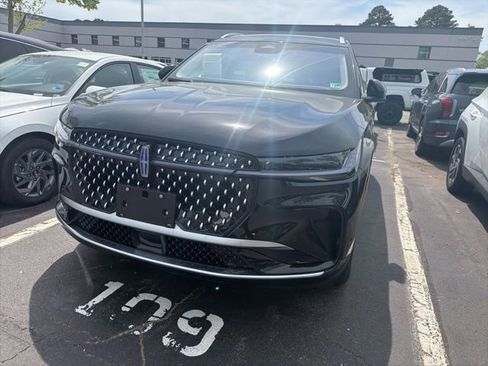 Used 2024 Lincoln Nautilus Reserve w/ Equipment Group 202A image 4