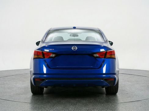 Used 2025 Nissan Altima 2.5 SV image 7