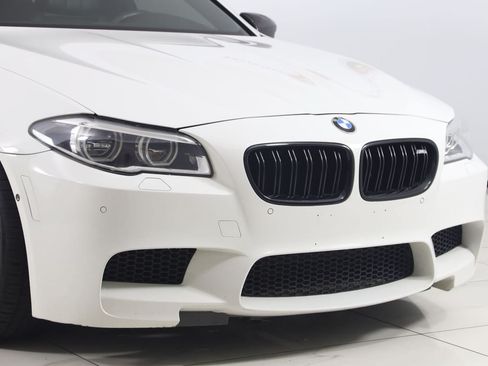 Used 2015 BMW M5 RWD image 40