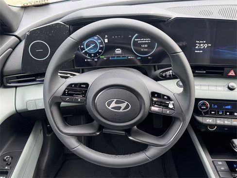 New 2025 Hyundai Elantra Limited image 22