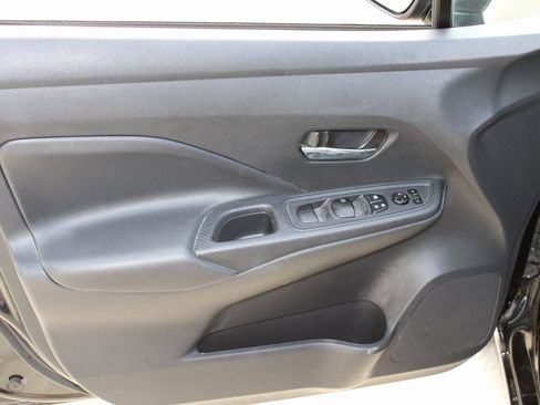 Used 2025 Nissan Versa SV image 18