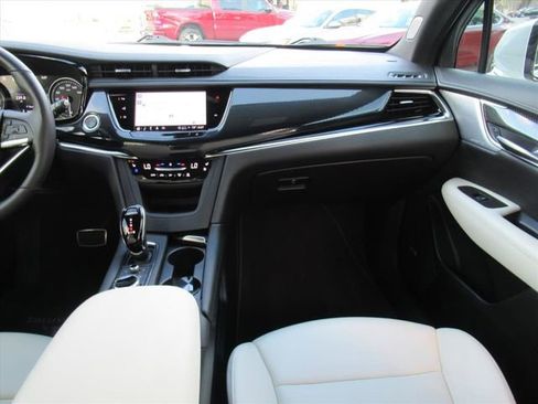 Used 2023 Cadillac XT6 Sport w/ Technology Package image 15