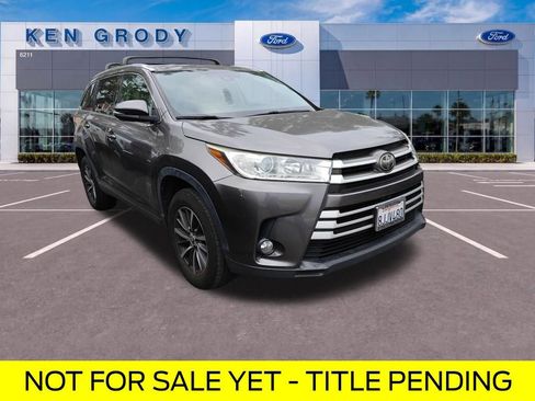 Used 2019 Toyota Highlander XLE FWD image 1
