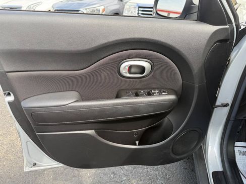 Used 2015 Kia Soul FWD image 15