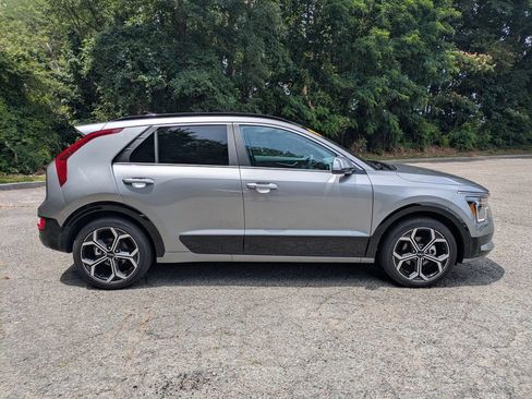 Used 2025 Kia Niro EX Touring FWD image 3