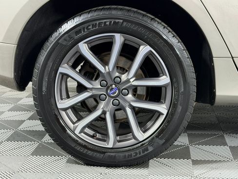 Used 2016 Volvo XC60 T6 Platinum FWD image 32