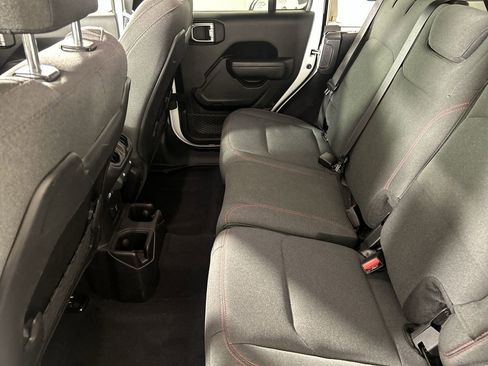 Used 2025 Jeep Wrangler Unlimited Rubicon image 22