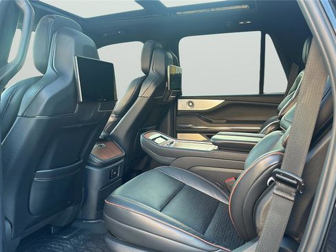 Used 2025 Lincoln Navigator Black Label image 19