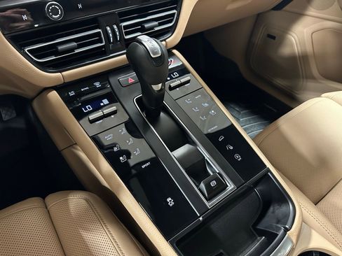 Used 2025 Porsche Macan image 35