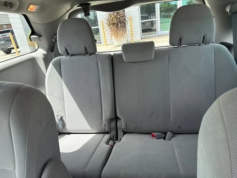 Used 2017 Toyota Sienna L FWD image 19
