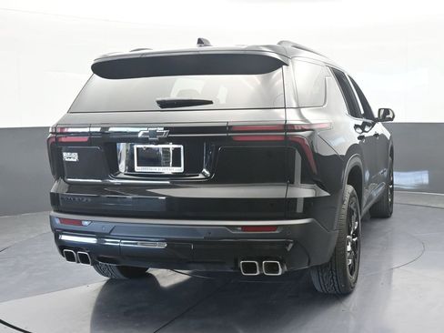 Used 2025 Chevrolet Traverse LT w/ Midnight/Sport Edition image 5
