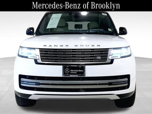Used 2025 Land Rover Range Rover SE AWD/4WD image 3