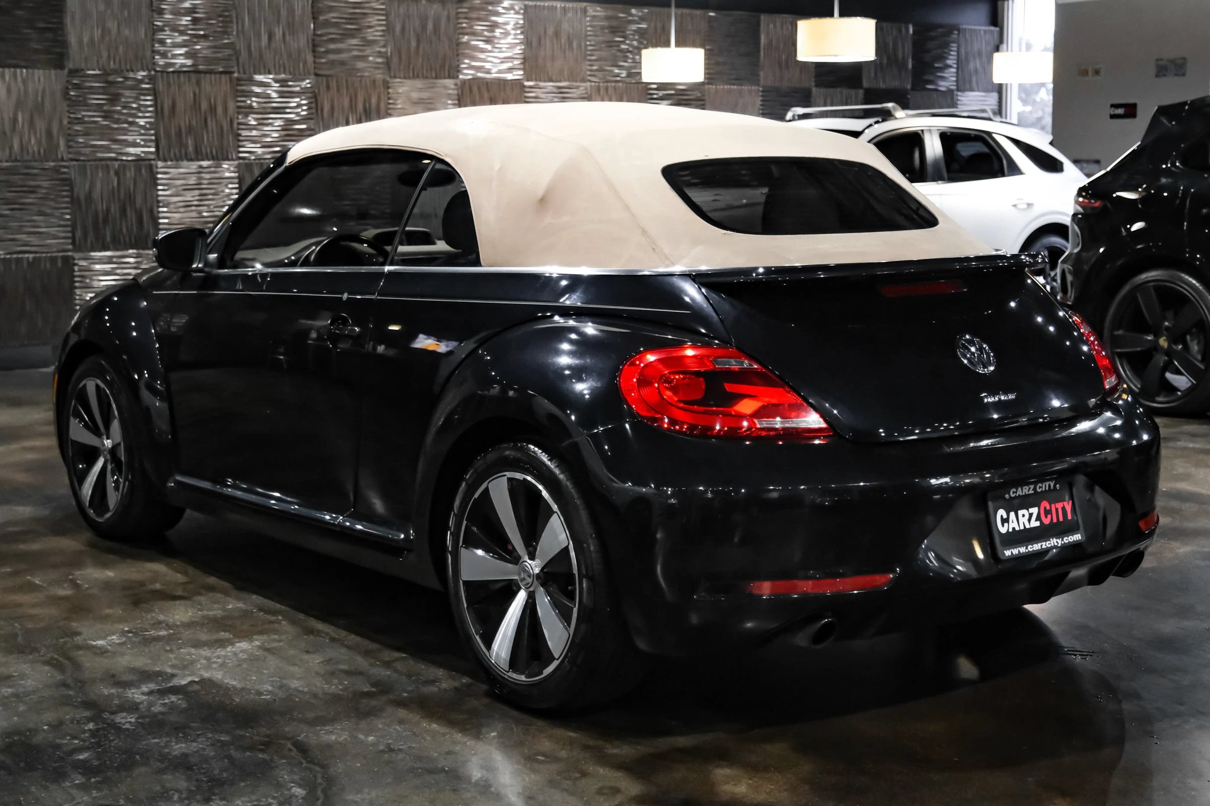 Used 2013 Volkswagen Beetle 2.0T FWD image 16