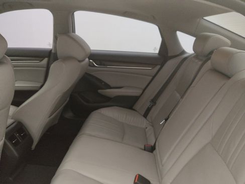 Used 2018 Honda Accord Touring image 18