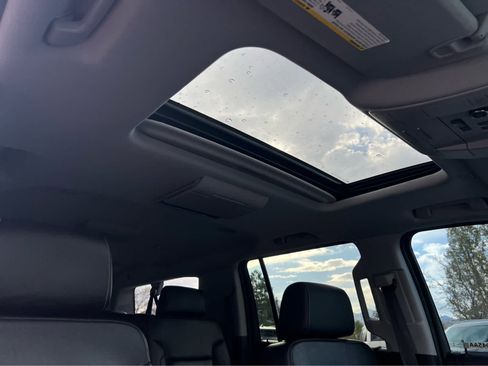 Used 2018 Chevrolet Suburban LT image 21