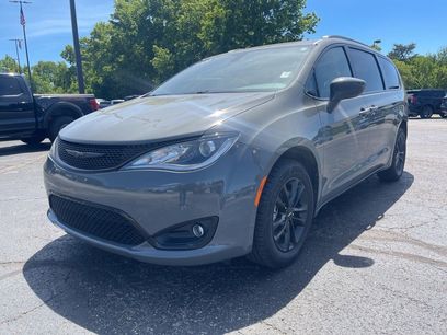 Used 2020 Chrysler Pacifica Touring-L w/ Premium Audio Group