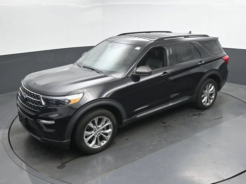 Used 2020 Ford Explorer XLT w/ Equipment Group 202A AWD/4WD image 36