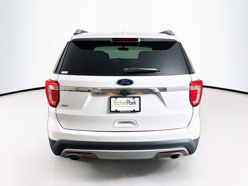 Used 2017 Ford Explorer XLT image 7