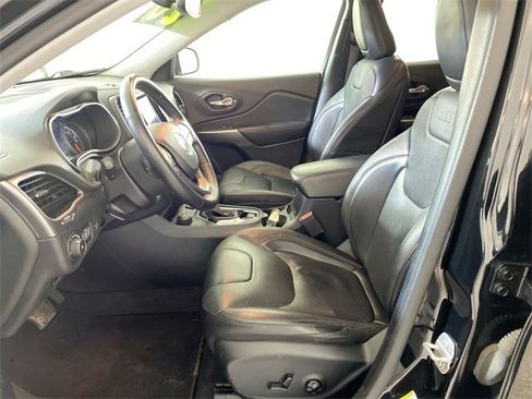 Used 2020 Jeep Cherokee Limited image 24