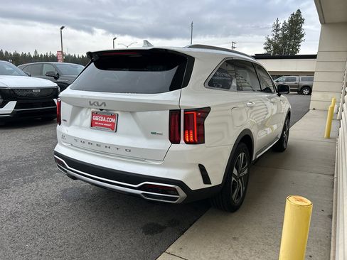 Used 2022 Kia Sorento SX Prestige w/ Panoramic Sunroof Package image 4
