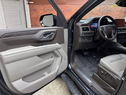 Used 2024 Chevrolet Suburban Z71 w/ Luxury Package image 9