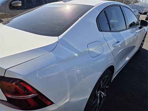 Used 2020 Volvo S60 T6 Momentum w/ Protection Package image 8