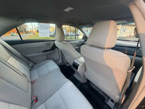 Used 2015 Toyota Camry LE image 14
