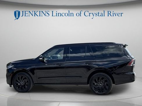 New 2026 Lincoln Navigator Reserve w/ Jet Appearance Package AWD/4WD image 9