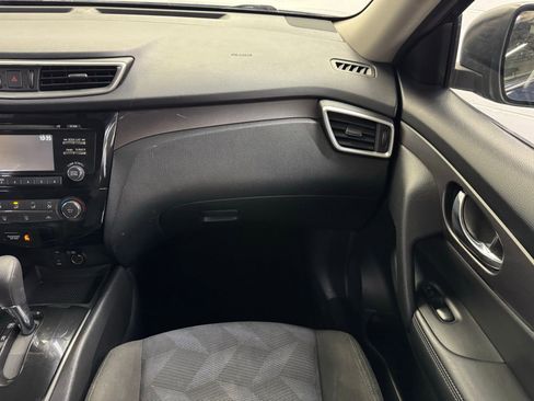 Used 2015 Nissan Rogue S image 16