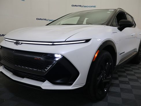 New 2025 Chevrolet Equinox EV RS image 11