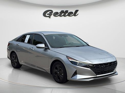 Used 2022 Hyundai Elantra SEL FWD image 3