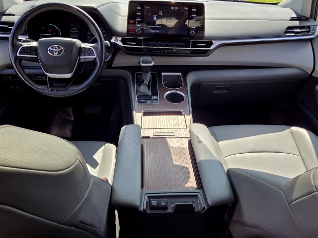 Used 2023 Toyota Sienna XLE FWD image 15