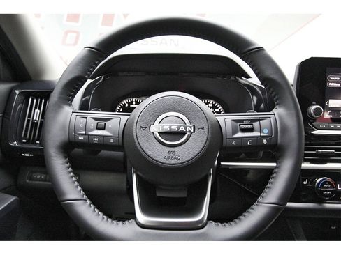 New 2025 Nissan Pathfinder SV image 11