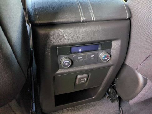 Used 2023 Chevrolet Traverse LT FWD image 19